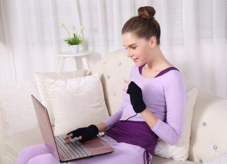 MH-1000 Erwärmte Wärmende Handschuhe aus Fernen Infrarot-Kohlefaser, Halbfinger, USB 5V 6W - Laptop, Power Bank, PC, Wellenlänge 8 - 15 μm (Gesunder Bereich: 4 - 14 μm); Schwarz-21 x 12 cm – Bild 5